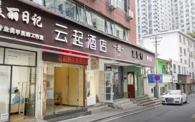 Yunqi Light Residence Hotel (Yisheng Square Pedestrian Street Branch)
