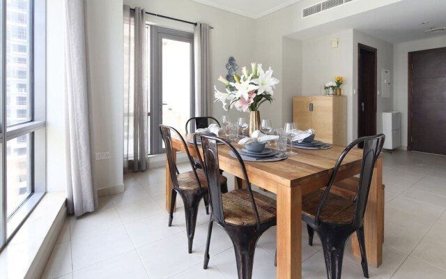 Light + Beautiful 1BR in Amazing Downtown Dubai!
