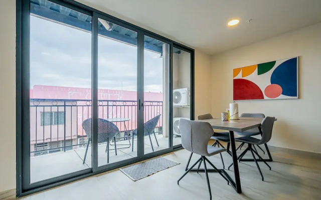 w Comfy 1BR w Perfect Balcony in Casco View