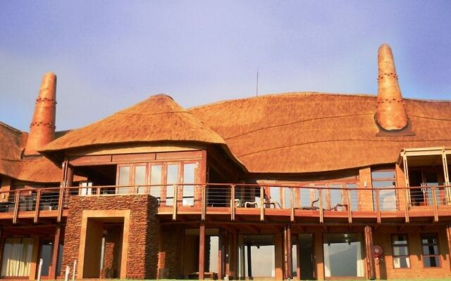 African Hills Safari Lodge & Spa