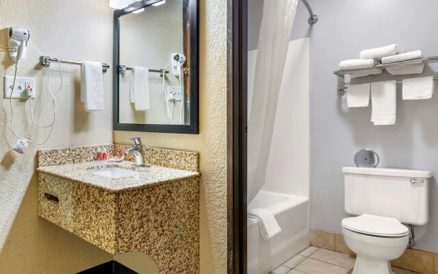 Econo Lodge La Crosse North