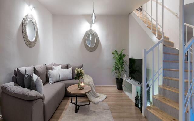 Luxury Villa Lelu With Heated Saltwater Pool, Parking, High Speed Internet, Bbq, el. car Charge T2