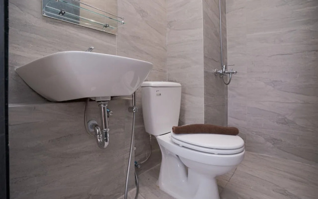 Good and Cozy 2BR at Collins Boulevard Apartment
