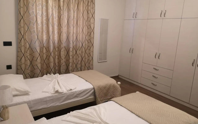 Sunny Holidays Apartment
