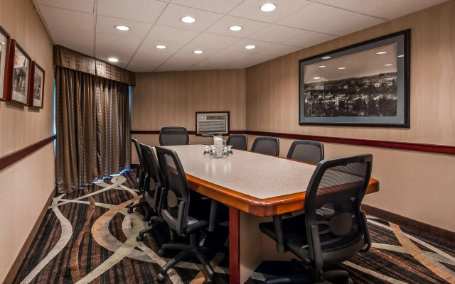 Best Western Plus Rivershore Hotel