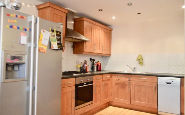 3 Bedroom Flat In Leith