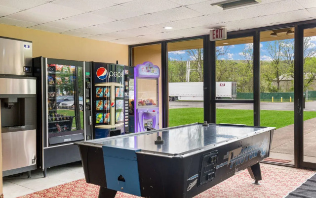 Rodeway Inn & Suites Stroudsburg - Poconos