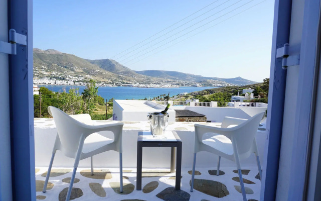 Akrotiri Hotel