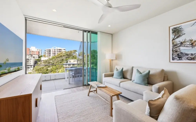 Beachfront 1-bed Flat With Pool & Gym Access