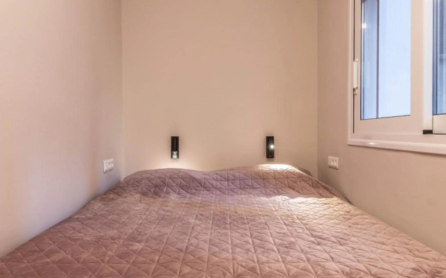 Cozy Apartment - 8' To Panormou Metro Station