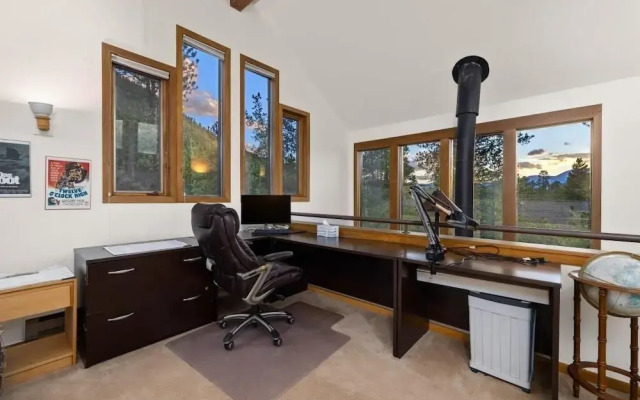 82 Lenawee Lane 5 Bedroom Home