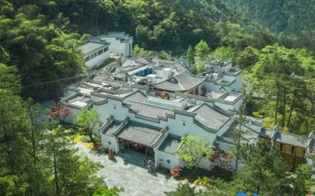 Xiangyuan Yungu Holiday Hotel
