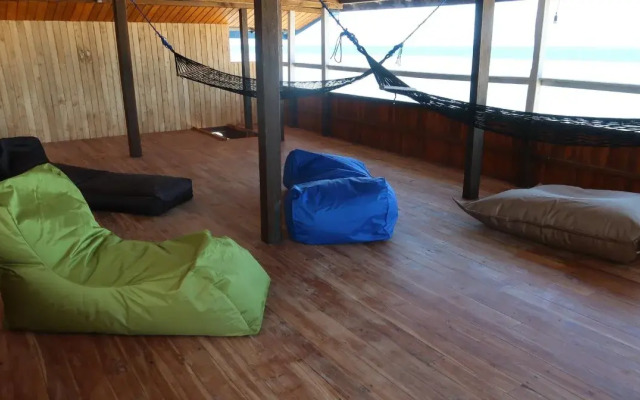 Phinisi Hostel Bira