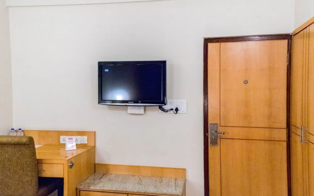 OYO 461 New Rainbow Business Hotel