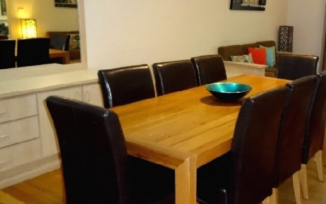 Blackbutt - Deluxe Family Townhouse