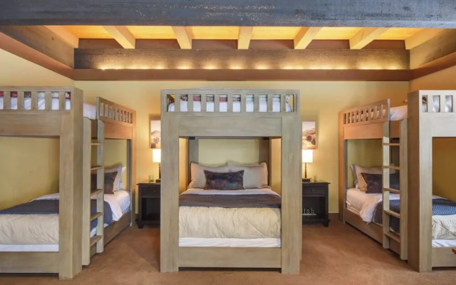 Joy on the River Stunning Waterfront Home for 10