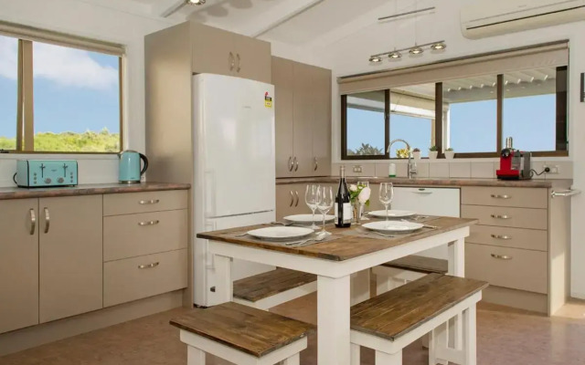 Beachside Beauty - Kuaotunu Holiday Home