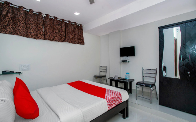 OYO 19934 Hotel Golden Arch