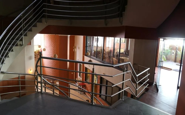 OYO 374 Apartment Near Fortis Hospital