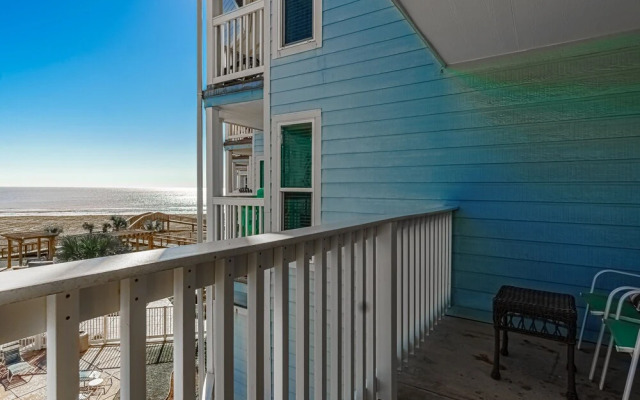 Seascape 1215 Studio Bedroom Condo by RedAwning