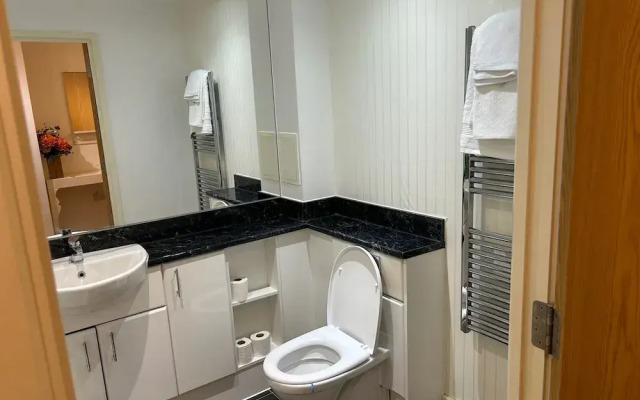 1-bed Apt, Sleeps 4, Central To Shops & Transport