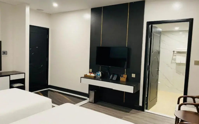 Diamond Hotel Van Đon