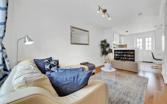 Luxurious 2-bed House in Canary Wharf London