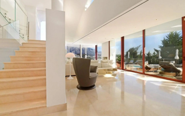 30290 - Stunning  Luxury Unique Villa