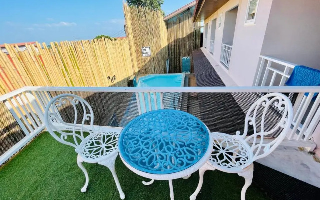 The Leaf & Pool Accommodation Koh Larn