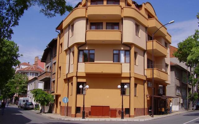 Hristovi Apartments & Studios