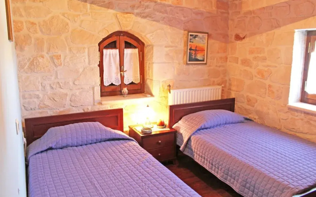 The Vivian - Luxury Stone Villa