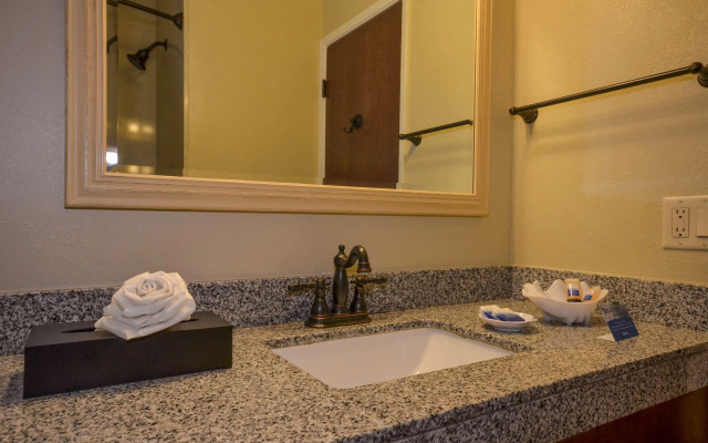 Best Western The Inn & Suites Pacific Grove