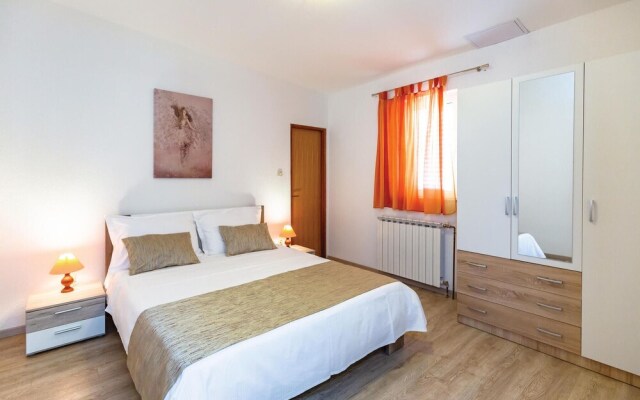 Nice Home in Makarska With Wifi and 2 Bedrooms