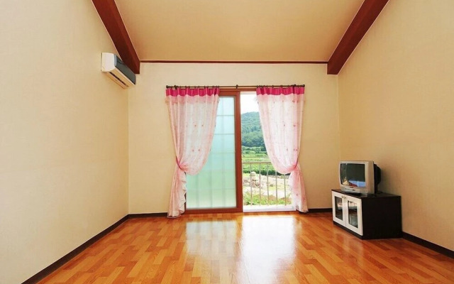 Songnisan Mountain White