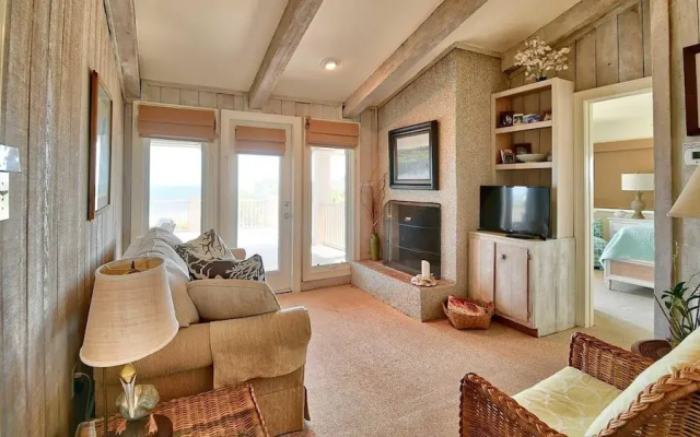 134 Maison Blanche 7 Br Home by RedAwning
