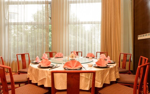 Regal Jinfeng Hotel