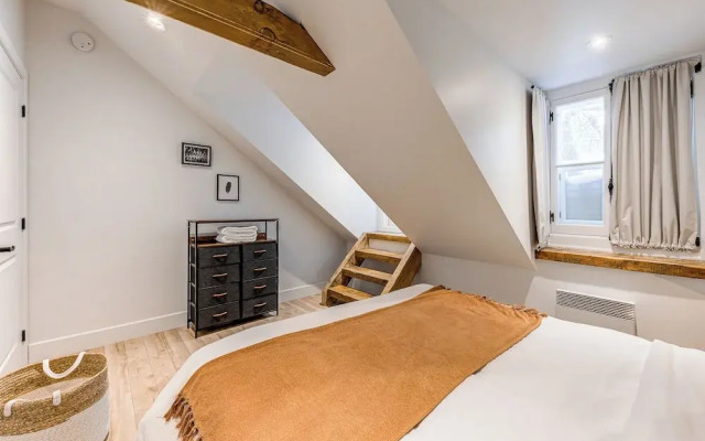 Gorgeous 3 Bedroom 2-floor Old Townhouse