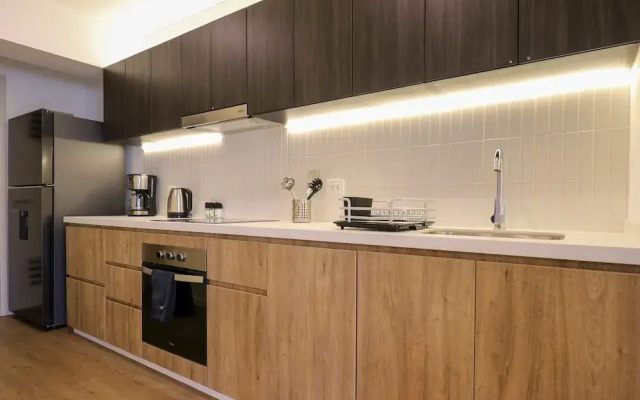 w Elegant 2BR w Balcony Near Larcomar