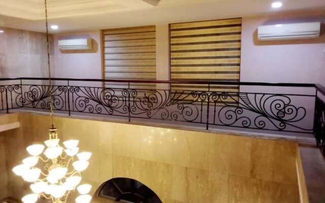 Dees Hotels Apartment & Suites