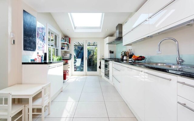 Veeve - Finsbury Garden