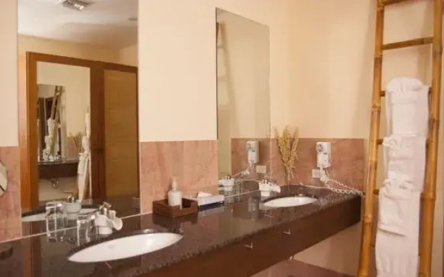 Emerald Palms Hotel