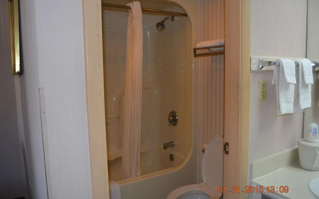 Camilla Inn & Suites