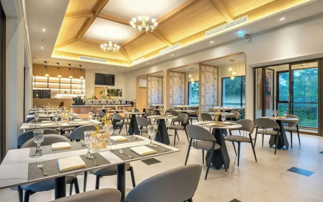 A.Z. Sunrise Resort & Fitness Club