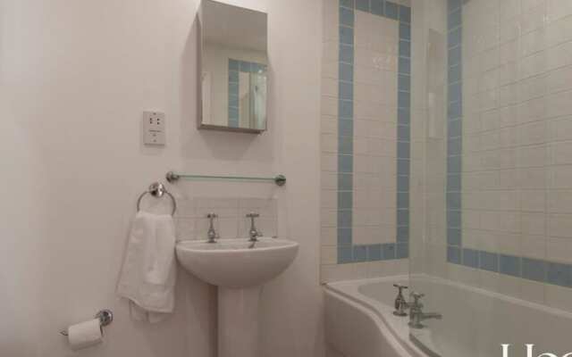 Stunning Character House In The Centre of Henley