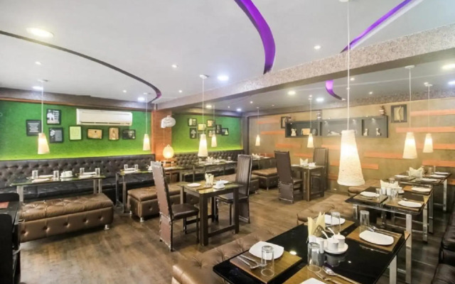Hotel Grand Palace Banquet by OYO Rooms