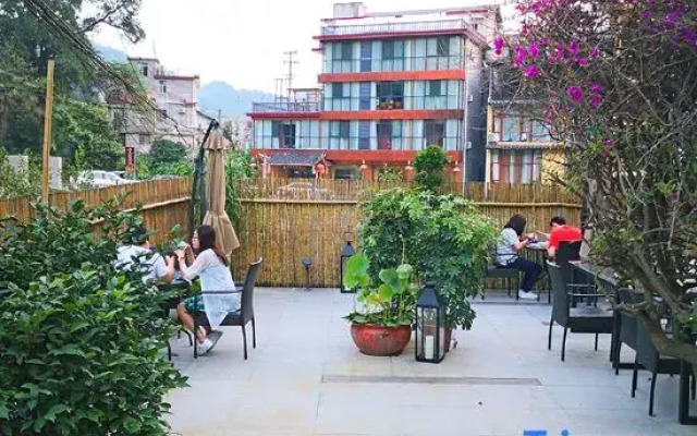 Zhangjiajie Jijianshan She