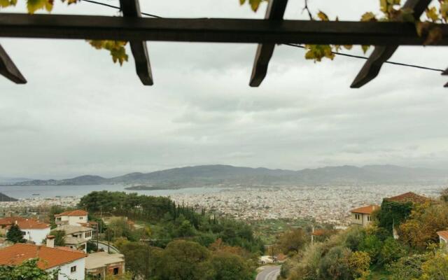 Apartment in Anakasia overlooking Volos
