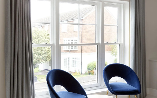 Immaculate Central Windsor Town House