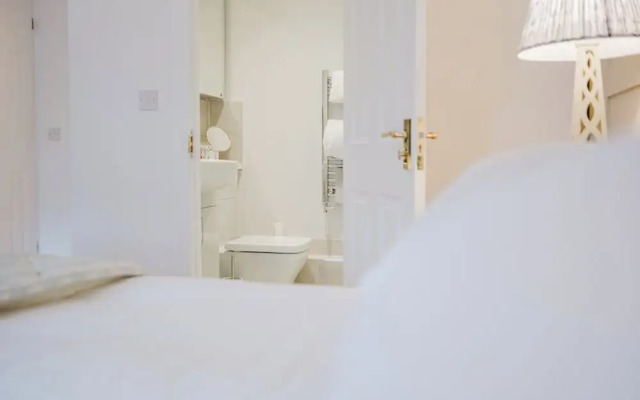 Stylish Retreat with Garden in Tetbury