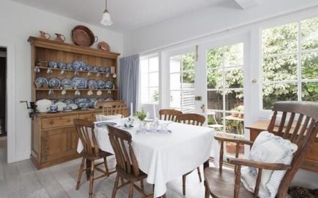 White Dove Cottage Bed and Breakfast